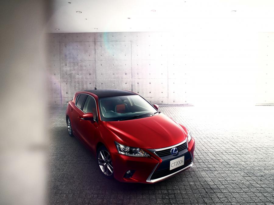  Lexus CT200h Cool Touring Style 2016 года  (JP) (фото 2 из 3)